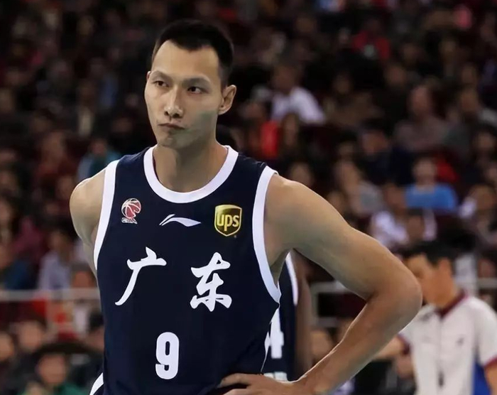 广东队力克骑士，易建联统治全场