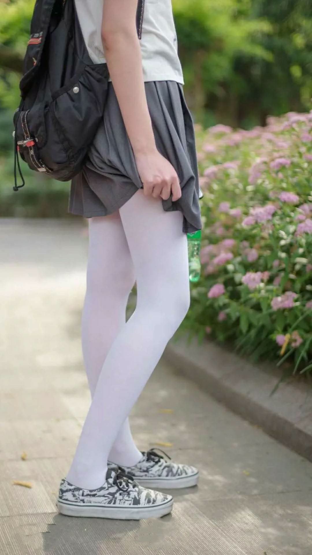 开云sport-阿尔瓦雷斯，F1街道赛之夜的璀璨明星