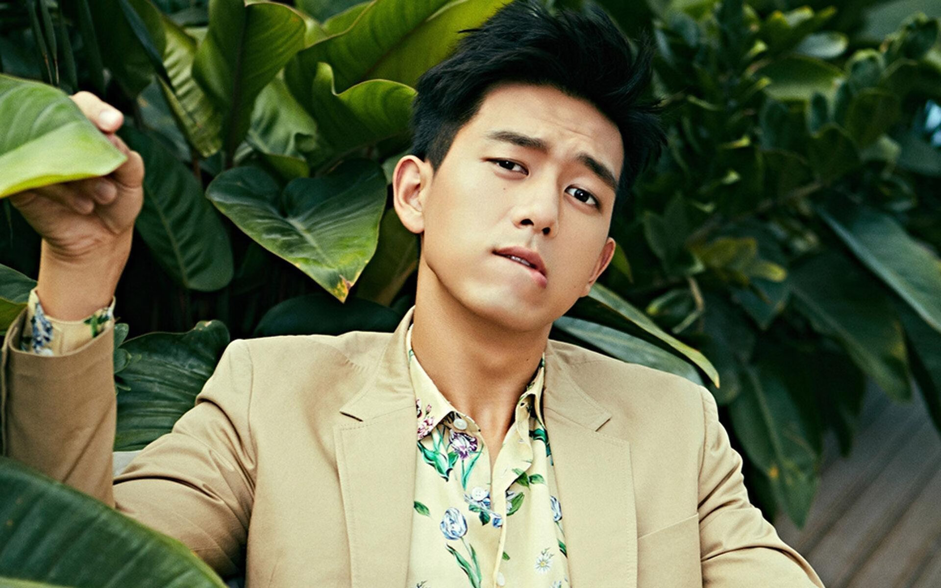 F1引擎咆哮时，萨卡在虚拟街道接管比赛，一场打破次元壁的体育狂欢